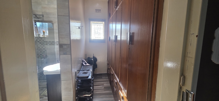 5 Bedroom Property for Sale in Rhodesdene Northern Cape